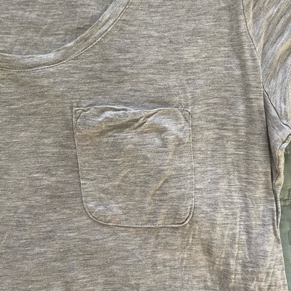 H&M soft gray t-shirt - Picture 2 of 5